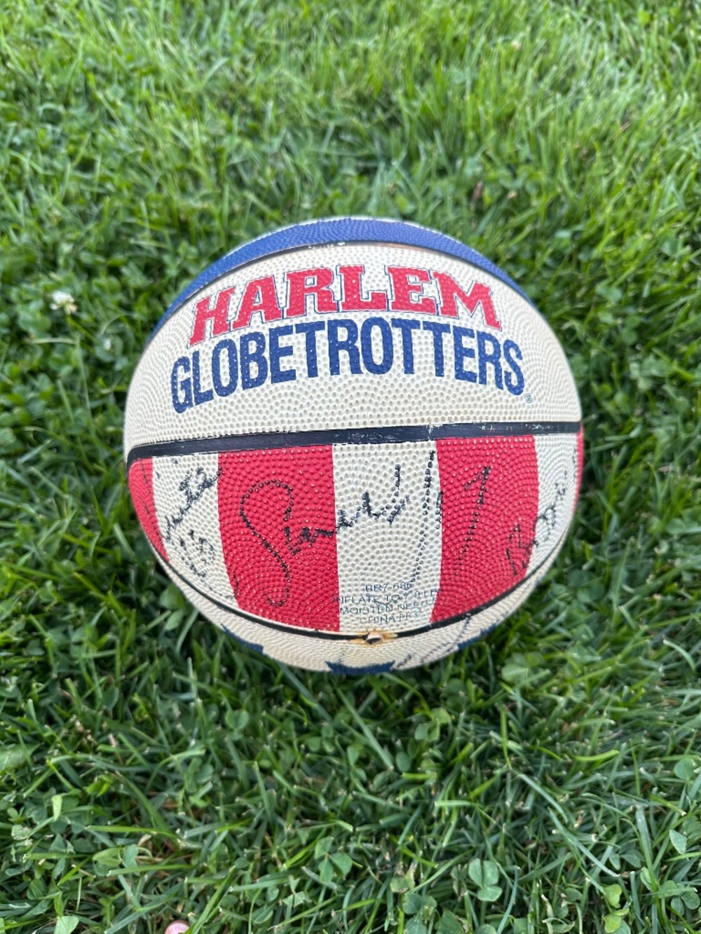 Harlem Globetrotters signed ball